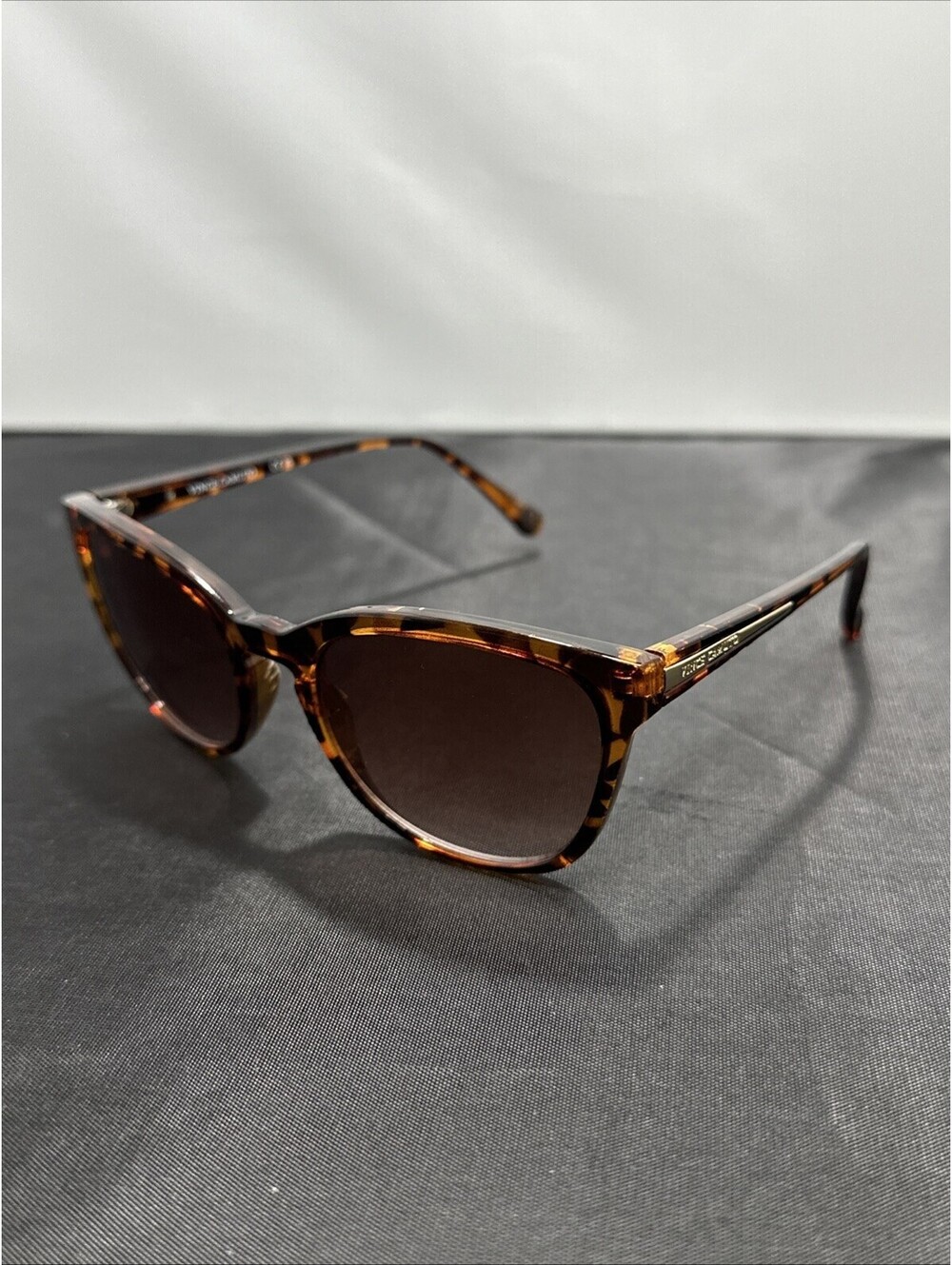 Vince Camuto VC672 TS Cat Eye Sunglasses Brown Tortoise Brown Gradient Lens